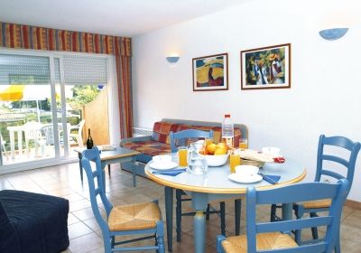 Vacation Rental Gassin - Résidence Le jardin d'Artémis : terrace of an apartment