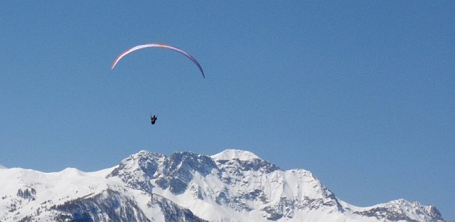 Parapente dans la vallée de l'Ubaye