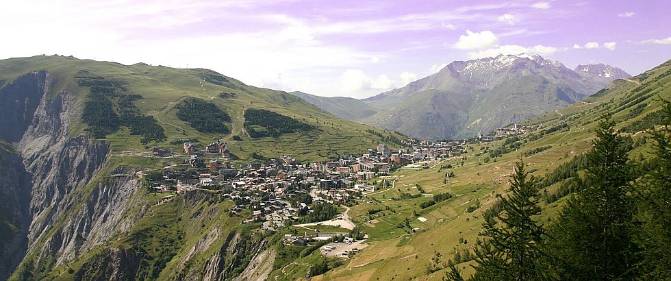 panorama des Deux Alpes en été