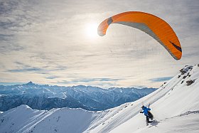 activité parapente en hiver à Méribel