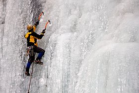 activité escalade glace à Méribel