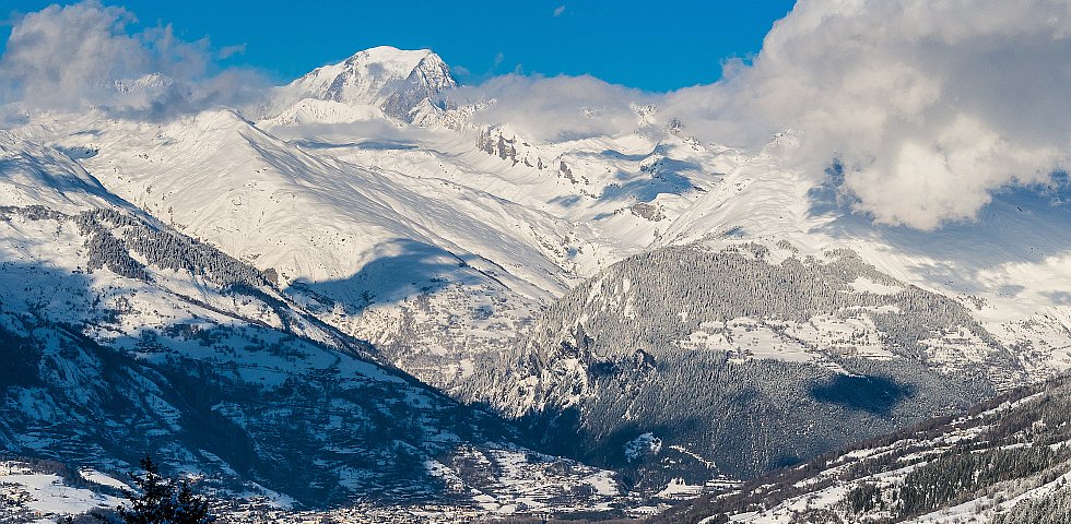 Panorama enneigé en Savoie aux Arcs