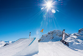 figure freestyle au snowpark de Tignes