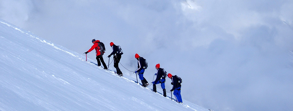 randonnées glaciaires dans les sommets enneigés de Tignes