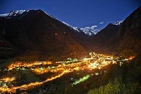 station de Cauterets de nuit