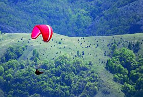 parapente au camping à la campagne