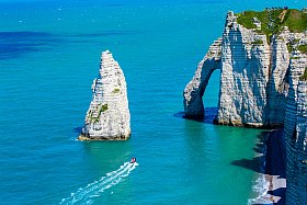 les falaises d'Etretat espace naturel en Normandie
