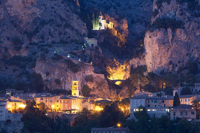 village Moustiers Sainte Marie classé plus beau village de France