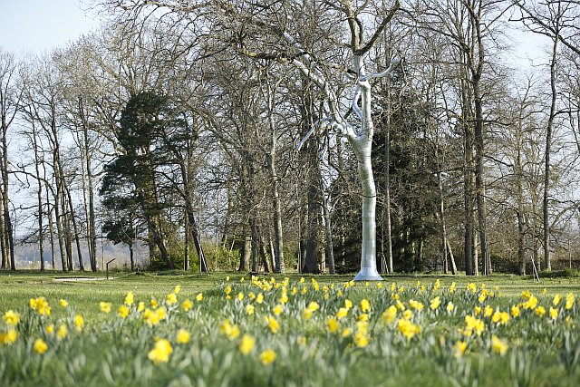 Antti Laitinen, L'arbre chevalier, installation pour le Domaine de Chaumont-sur-Loire, 2015